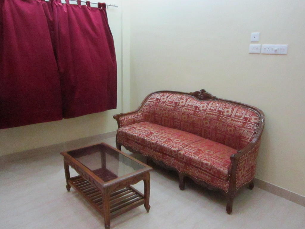 Himalaya Inn Service Apartment Колката Екстериор снимка