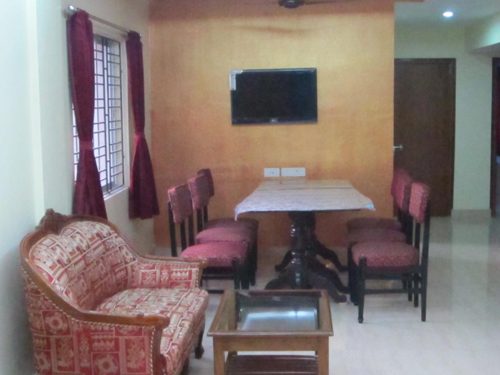 Himalaya Inn Service Apartment Колката Стая снимка